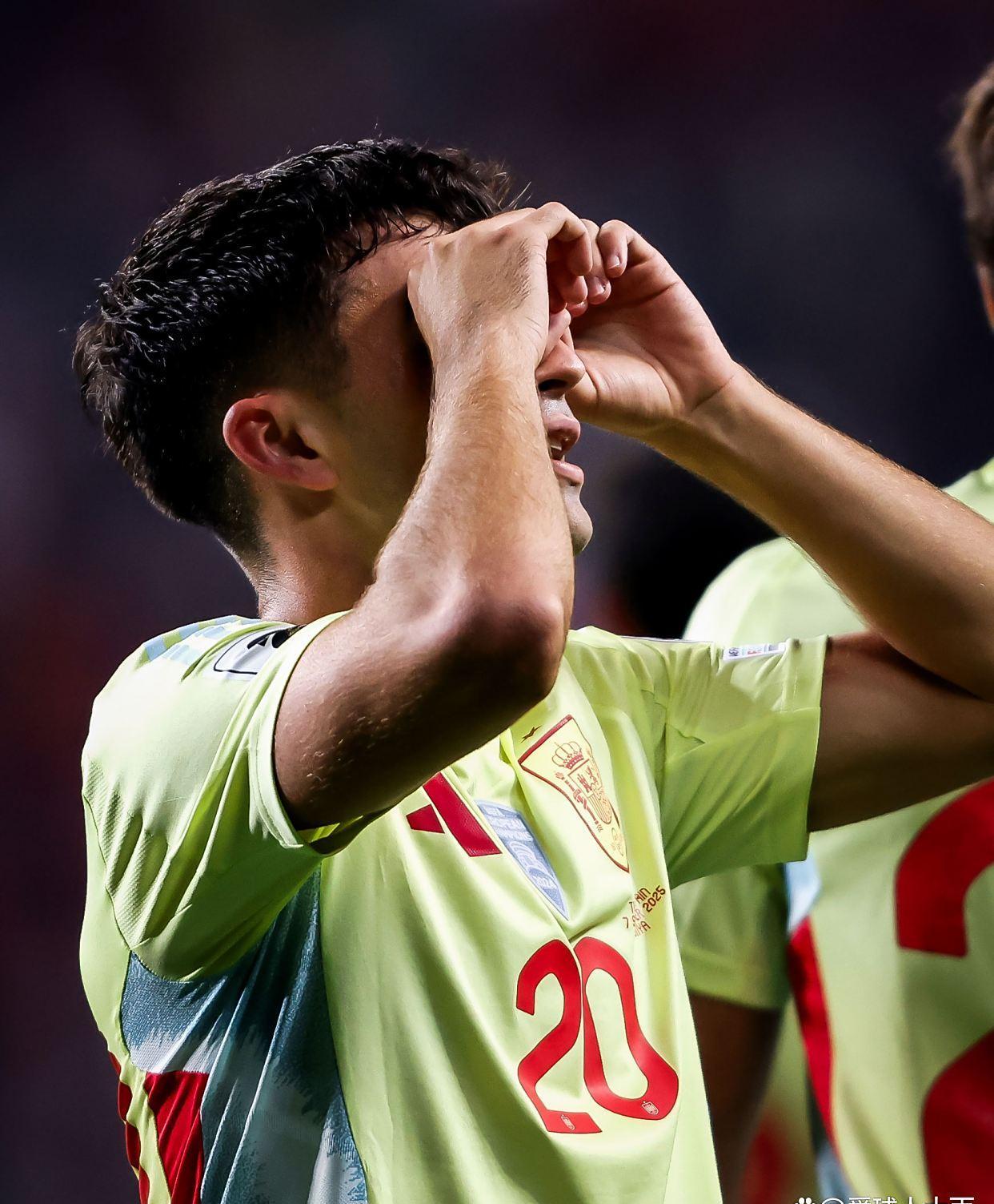 窗口期马德里竞技强势反弹——荷甲节点到来,引发热议,更衣室氛围转暖-开云体育下载