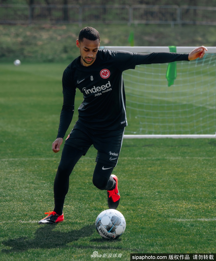 关于集结日体能课后；法兰克福手感冰凉备战德甲；更衣室稳定；高层口径保持一致的信息-开云体育官网